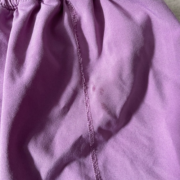 Lululemon shorts Hotty hot 2.5” - Picture 3 of 4